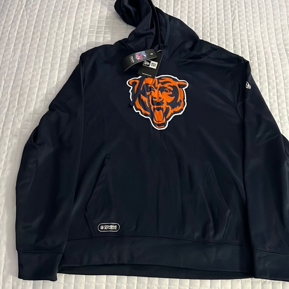 SOLD- NOT FOR SALE!!!! New- NFL TEAM - New Era Chicago Bears Hoodie size Large